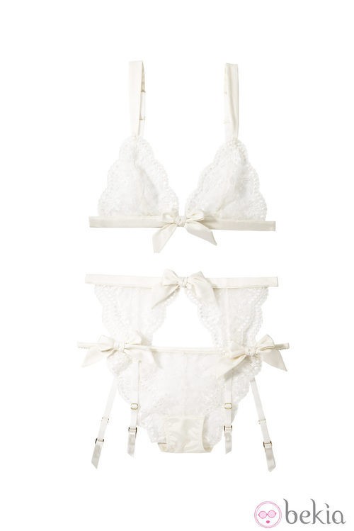 Conjunto de encaje con liga de la colección 'OUI' de Etam para novias 2014