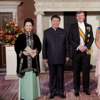 Los Reyes de Holanda y la Princesa Beatriz con el presidente de China y su esposa en una cena de gala
