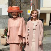 Beatriz de Holanda y Margarita de Borbón-Parma en el bautizo de su sobrina Cecilia