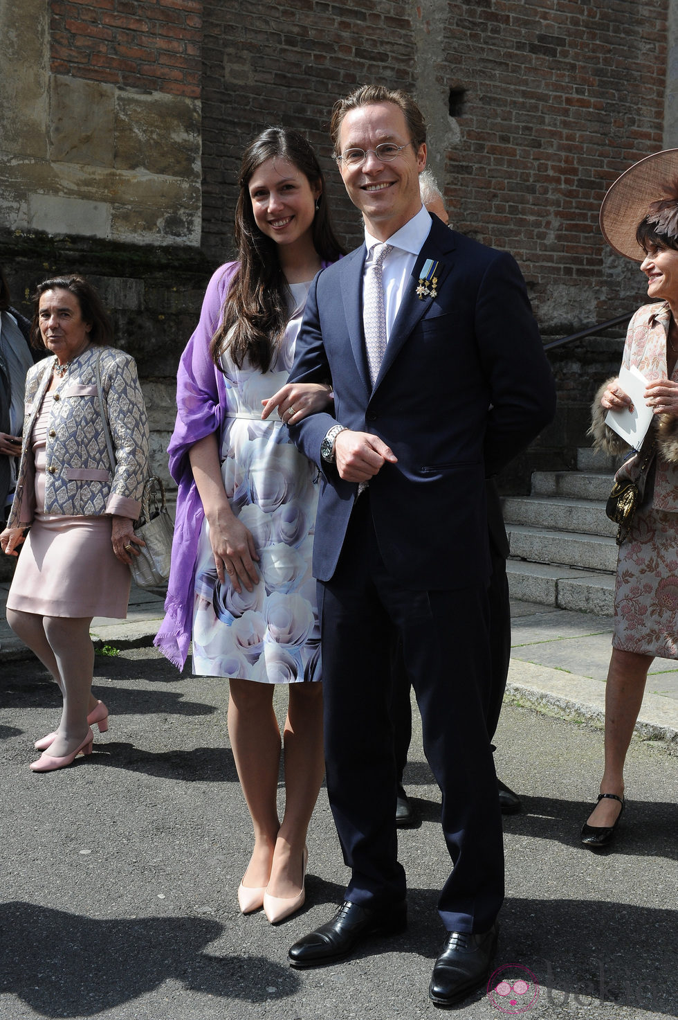 Jaime de Borbón-Parma y Viktória Cservenyák en el bautizo de su sobrina Cecilia