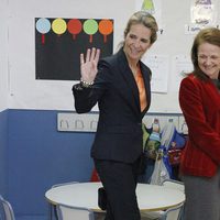 La Infanta Elena visita el colegio Tres Olivos