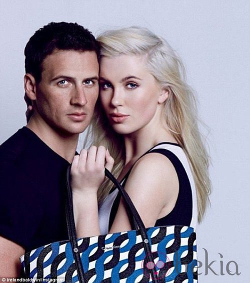 Ireland Baldwin junto a Ryan Lochte para la campaña de Calvin Klein 2014