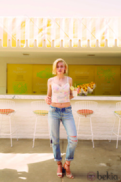Crop top en tonos pastel y pantalón 'boyfriend' de la colección primavera/verano 2014 de Levi's
