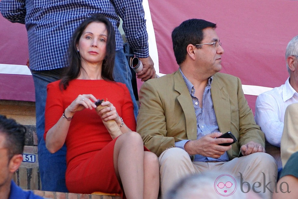 La juez Alaya y su marido ven torear a Enrique Ponce