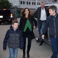Federico y Mary de Dinamarca con su hijo Christian en el concierto de Justin Timberlake