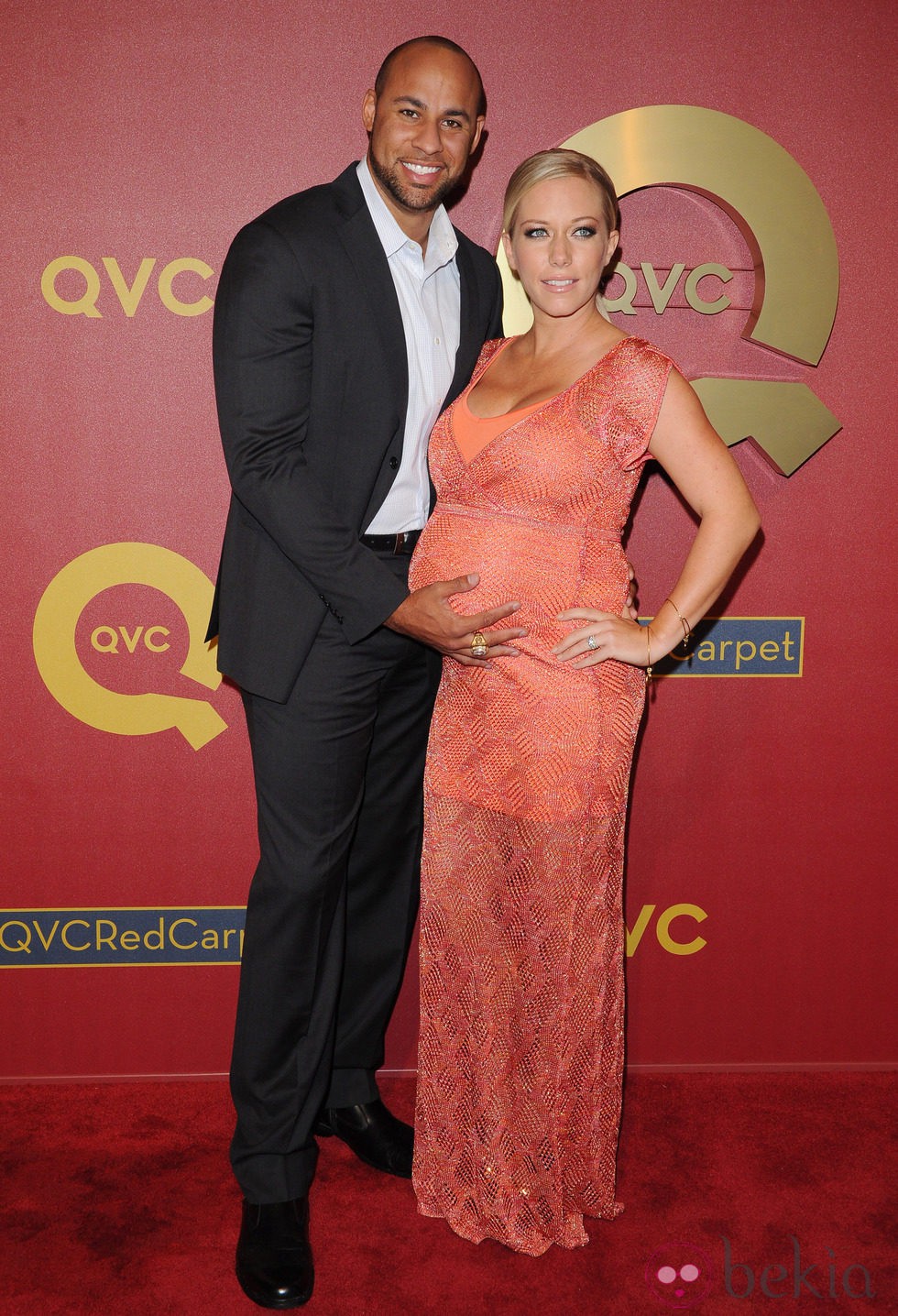 Kendra Wilkinson y Hank Baskett en la alfombra roja QVC 2014