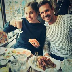 Leire Martínez y Jacobo Bustamante desayunando
