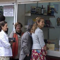La Infanta Elena recorriendo la Feria del Libro de Madrid 2014