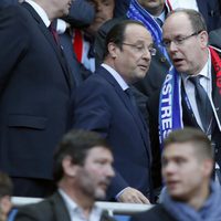 Alberto de Mónaco con François Hollande en un partido de rugby
