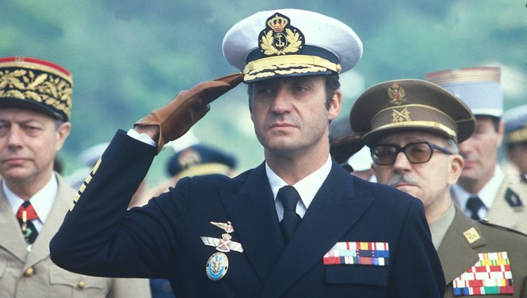 El Rey Juan Carlos I en saludo militar