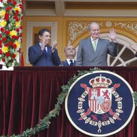 El Rey Juan Carlos saluda en su última Corrida de la Beneficencia como Rey de España
