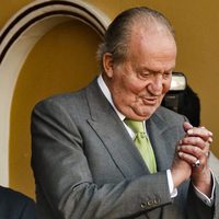 El Rey Juan Carlos agradece los aplausos en la Corrida de la Beneficencia 2014