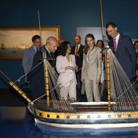 Los Príncipes Felipe y Letizia en la exposición 'El último viaje de la fragata Nuestra Señora de las Mercedes'