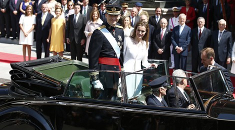 El Rey Felipe VI y la Reina Letizia recorren Madrid tras la proclamación de Felipe VI