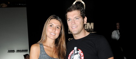 Silvia Casas y Manu Tenorio en el desfile de Ángel Schlesser en Cibeles