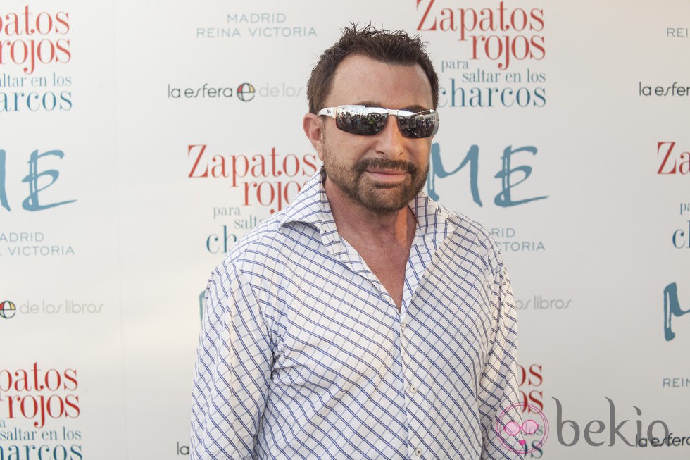 José Manuel Parada en la presentación de la primera novela de Nacho Montes