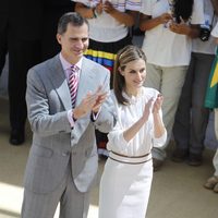 Los Reyes Felipe y Letizia aplaudiendo en la audiencia a los participantes en la 'Ruta BBVA 2014'