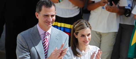 Los Reyes Felipe y Letizia aplaudiendo en la audiencia a los participantes en la 'Ruta BBVA 2014'