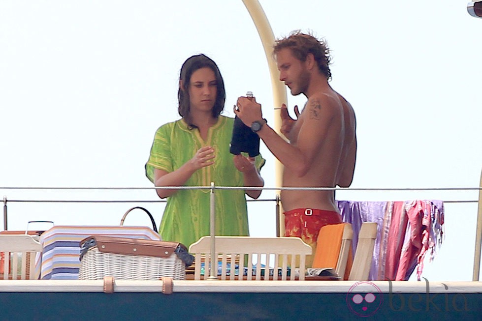 Andrea Casiraghi y Tatiana Santo Domingo en Ibiza a bordo del Pacha III