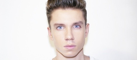 El joven cantante Carlos Parejo