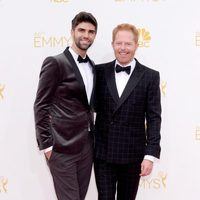 Jesse Tyler Ferguson y Justin Mikita en los Emmys 2014