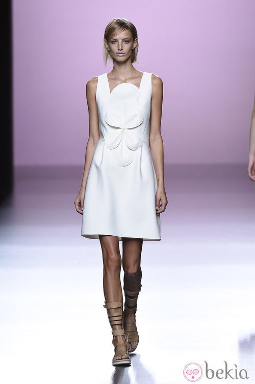Vestido con molduras de Devota & lomba en Madrid Fashion Week primavera/verano 2015