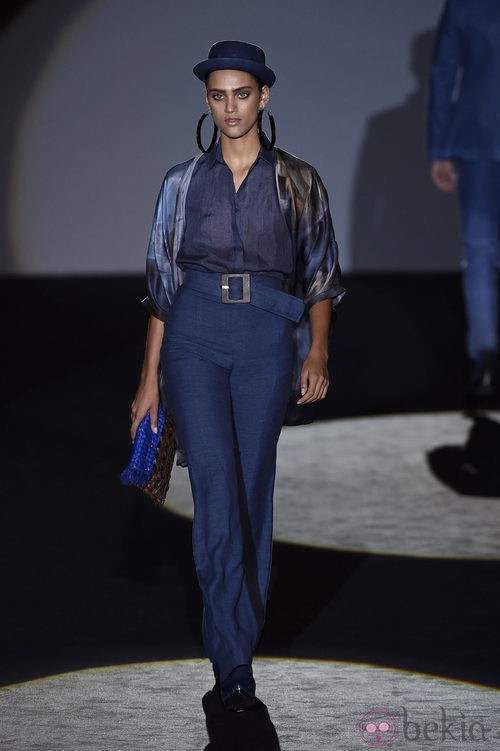 Modelo vaquero de Roberto Verino en Madrid Fashion Week primavera/verano 2015