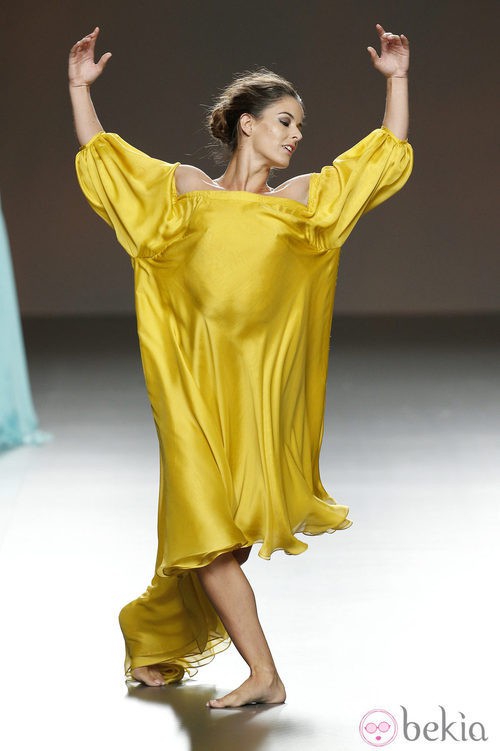 Vestido amarillo de Duyos en Madrid Fashion Week primavera/verano 2015