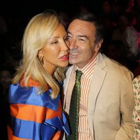 Carmen Lomana y Pedro J. Ramírez en el desfile de Ágatha Ruiz de la Prada en Madrid Fashion Week primavera/verano 2015