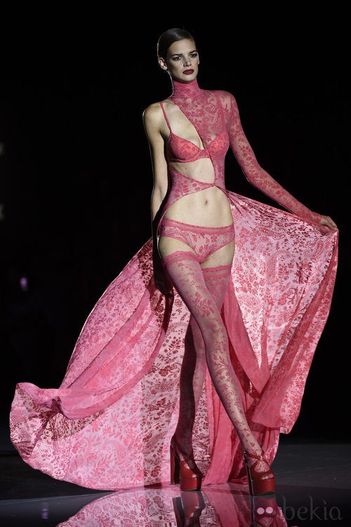Conjunto lencero fucsia de Andrés Sardá en Madrid Fashion Week primavera/verano 2015