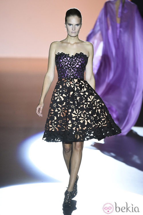 Vestido con flores pintadas de Hannibal Laguna en Madrid Fashion Week primavera/verano 2015