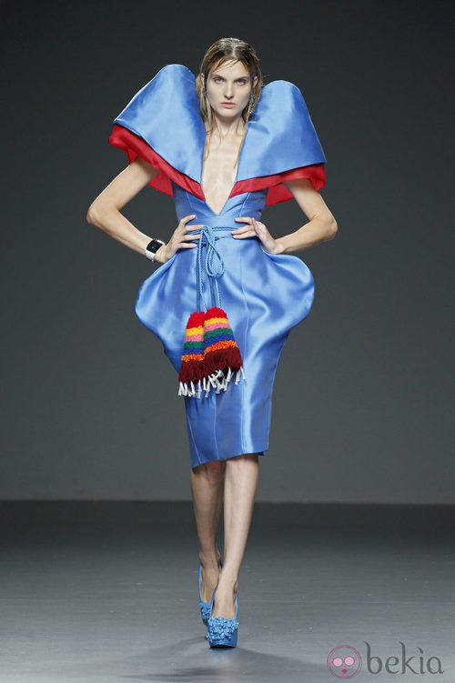 Vestido con hombreras de Beatriz Peñalver en EGO Madrid Fashion Week primavera/verano 2015