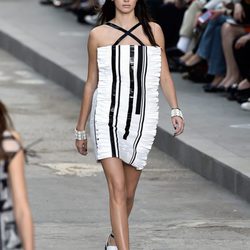 Kendall Jenner desfilando para Chanel en la Semana de la Moda de París primavera/verano 2015