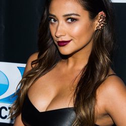 Shay Mitchell en el DIRECTV's Super Saturday Night Party de Nueva York