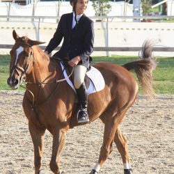La Infanta Elena, a lomos de su caballo en el Real Club Pineda de Sevilla