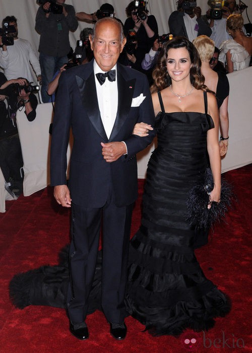 Oscar de la Renta junto a Penélope Cruz