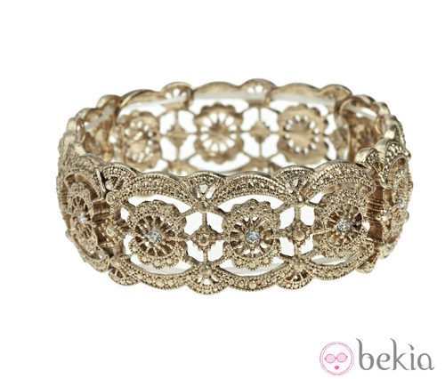 Brazalete dorado con pedrería de la nueva colección 'Filigree' de Claire's