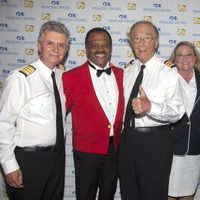 El elenco original de 'Vacaciones en el mar' se reúne en la presentación un crucero