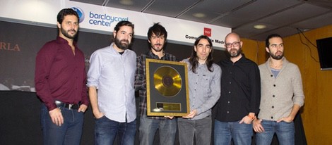 Vetusta Morla con su Disco de Oro por 'La Deriva'