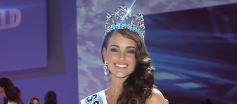Miss Sudáfrica Rolene Strauss posando como Miss Mundo 2014