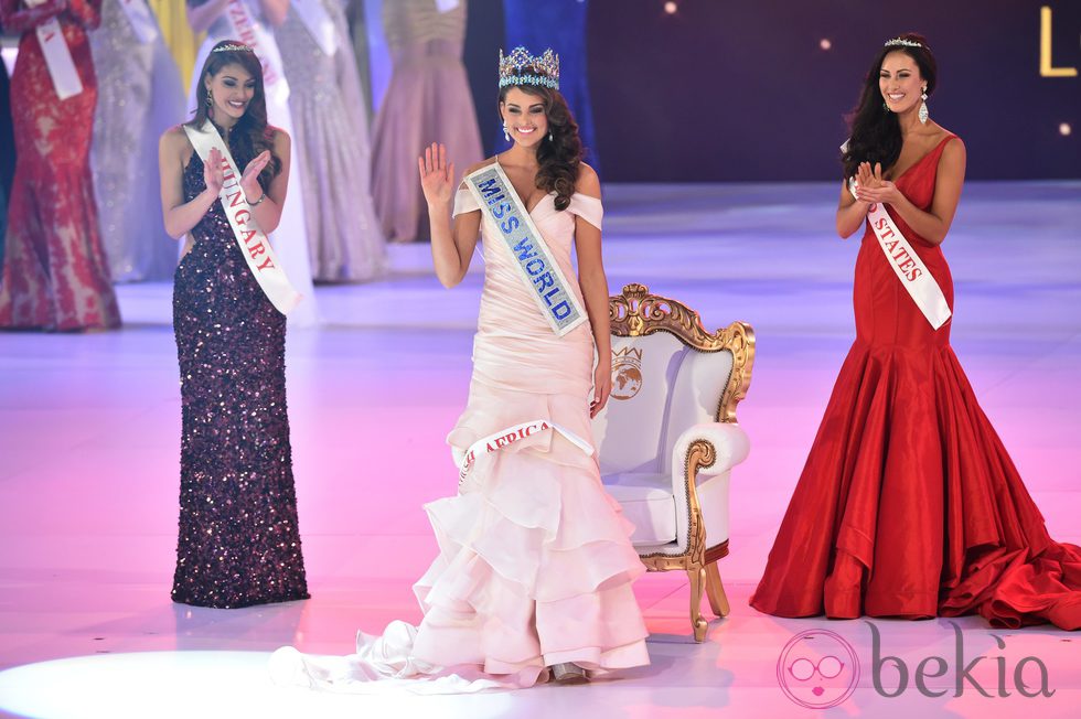 Miss Mundo 2014 Rolene Strauss con sus Damas de Honor