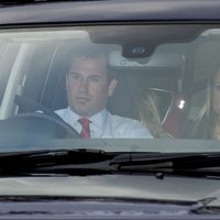 Peter Phillips y Autumn Kelly en un almuerzo prenavideño en Buckingham Palace