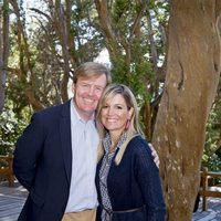 Guillermo Alejandro y Máxima de Holanda en su posado navideño en Argentina