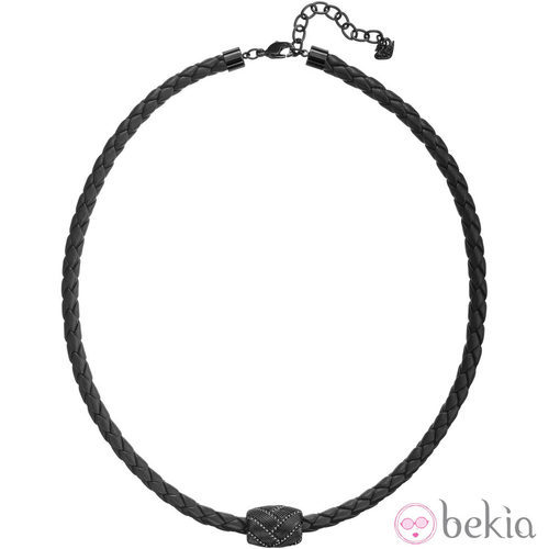 Collar de cuero con detalles en plata para hombre de la colección primavera/verano 2015 de Swarovski