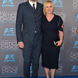 Patricia Arquette y Eric White en los Critics' Choice Awards 2015