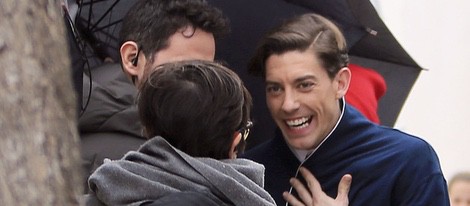 Adrián Lastra rodando una boda en 'Velvet'