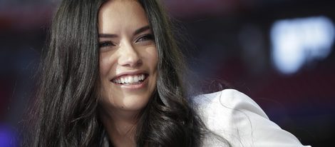 Adriana Lima en la Super Bowl 2015