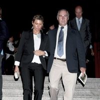 Patricia Olmedilla y Gonzalo de la Cierva en el funeral de Pablo Antoñanzas