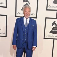Tom Jones en la alfombra roja de los Grammy 2015