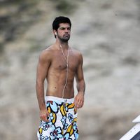 Miguel Ángel Muñoz con el torso desnudo